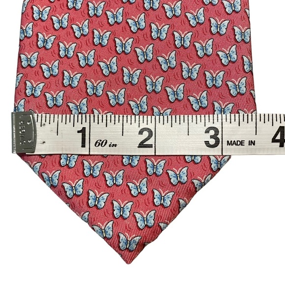 Vineyard Vines Blue Butterflies w/Pink Background Silk Necktie - 60" Long - Picture 8 of 9